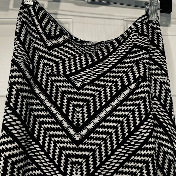 living doll Dresses & Skirts - Living Doll Monochrome Zigzag Maxi  Skirt Size Small